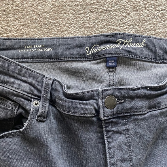 Jeans - Picture 2 of 4